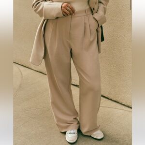 Abercrombie & Fitch Sloan Tailored Wide Leg Pant in Taupe